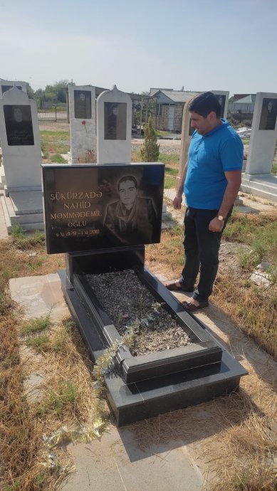 Tanınmış təşkilatçı Samir Xattab Nahid Emiloğlunun məzarını ziyarət etdi